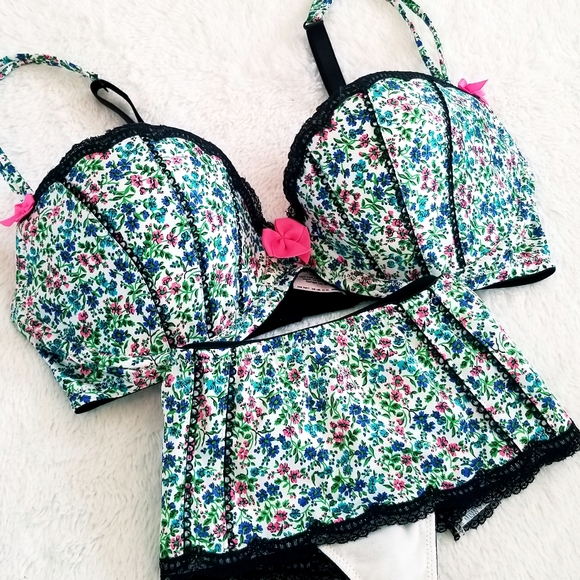 Victoria's Secret Vintage Sexy Little Things Bra & Skirted Thong Panty Set - Picture 14 of 16